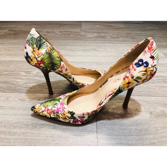 Guess Carrie2 Floral Butterfly Fabric Pumps - Picture 6 of 8